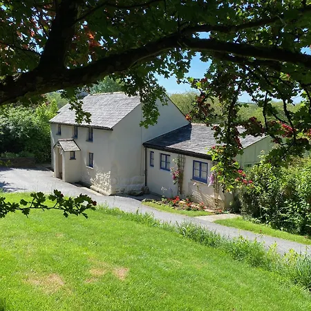 Holiday home Lower Tamsquite *